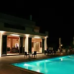 Zeis Edo Luxury Aparthotel Tolo