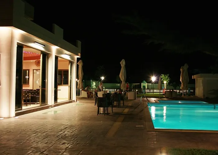 מלון דירות Zeis Edo Luxury 3*