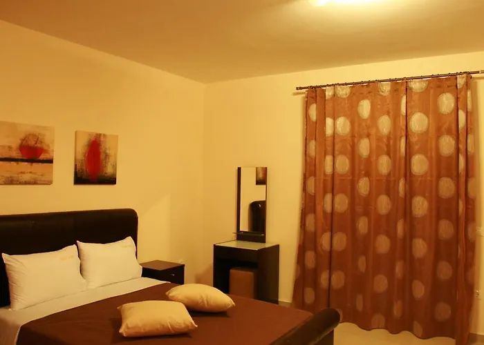 Zeis Edo Luxury מלון דירות טולון